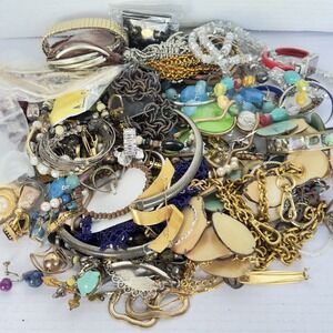 4 Lb Mixed Jewelry Modern Vintage crafts's lot mismatched broken Some Wearable